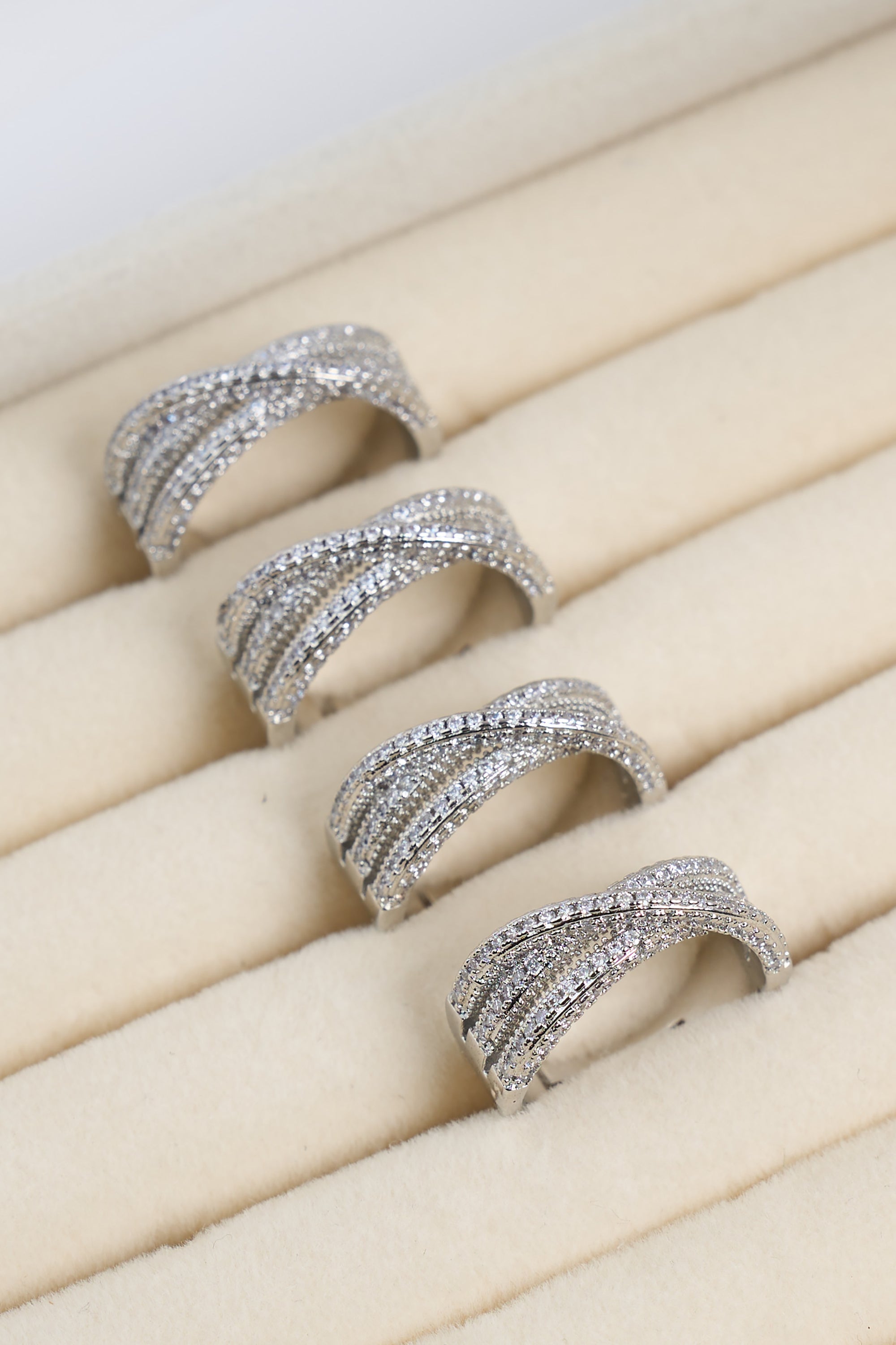 Taşlı Zarif Yüzük Silver