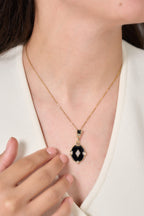 Çelik Taşlı Siyah Madalyon Kolye