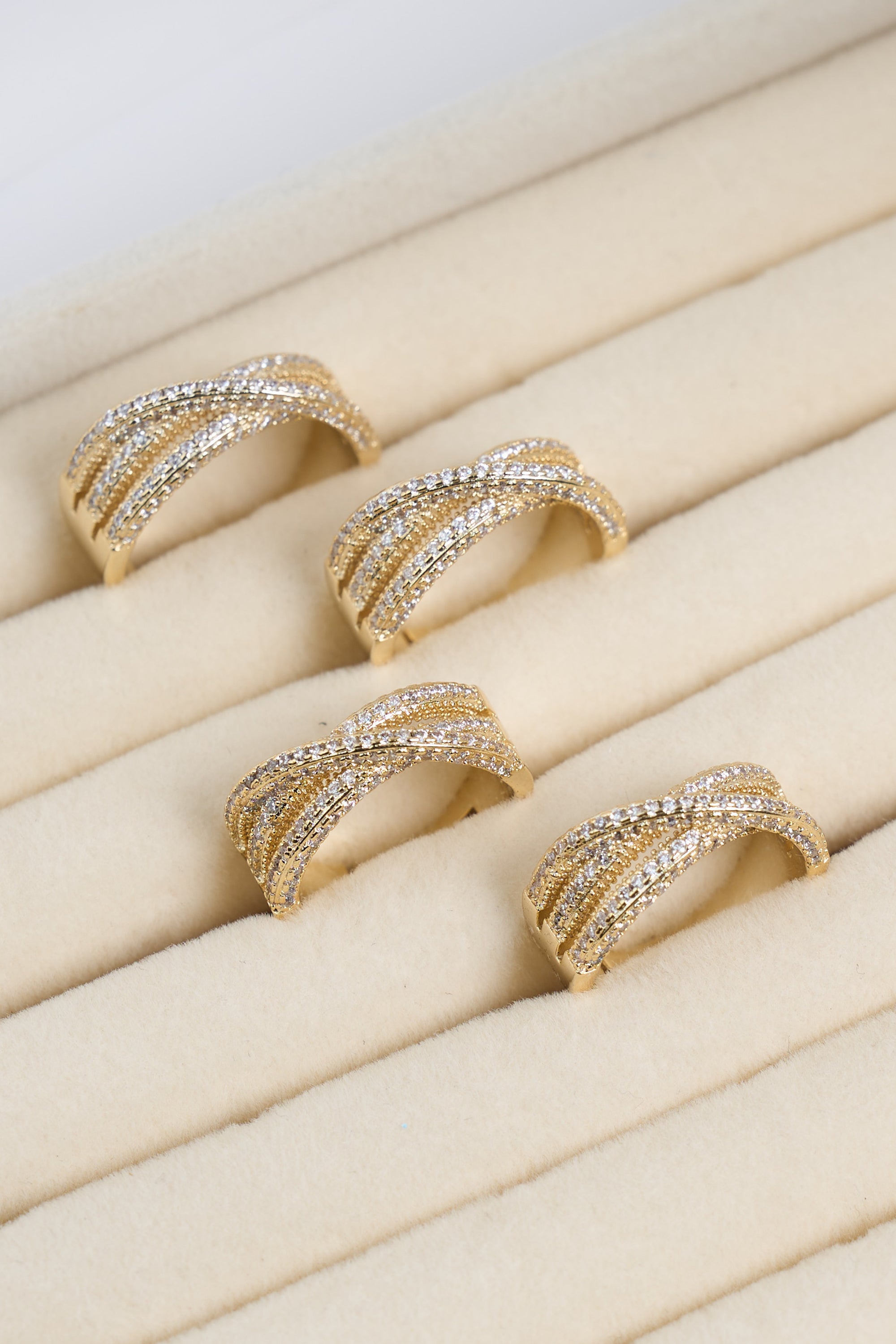 Taşlı Zarif Yüzük Gold