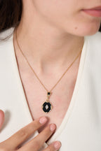 Çelik Taşlı Siyah Madalyon Kolye