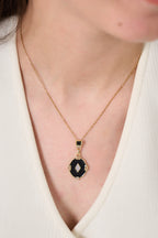 Çelik Taşlı Siyah Madalyon Kolye