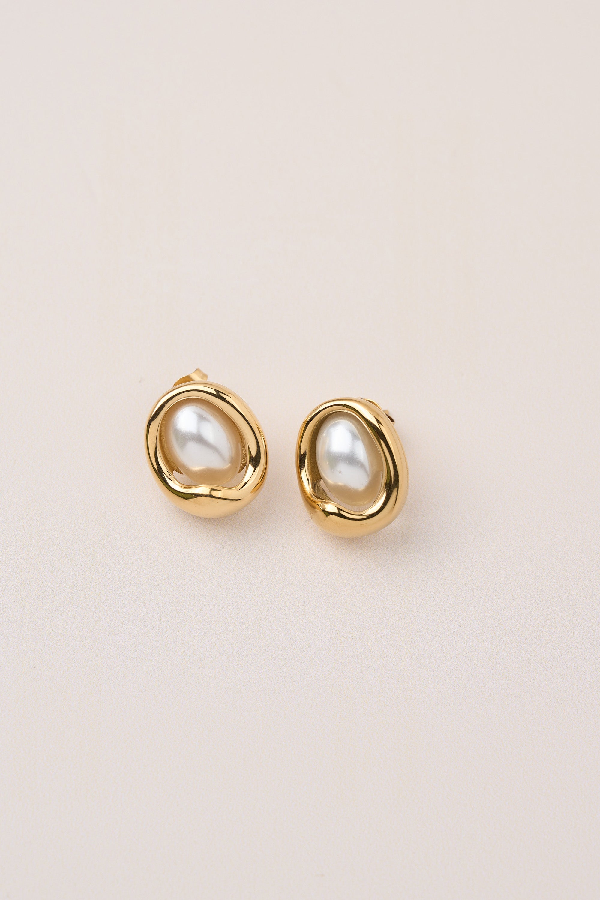 Steel Pearl Earring