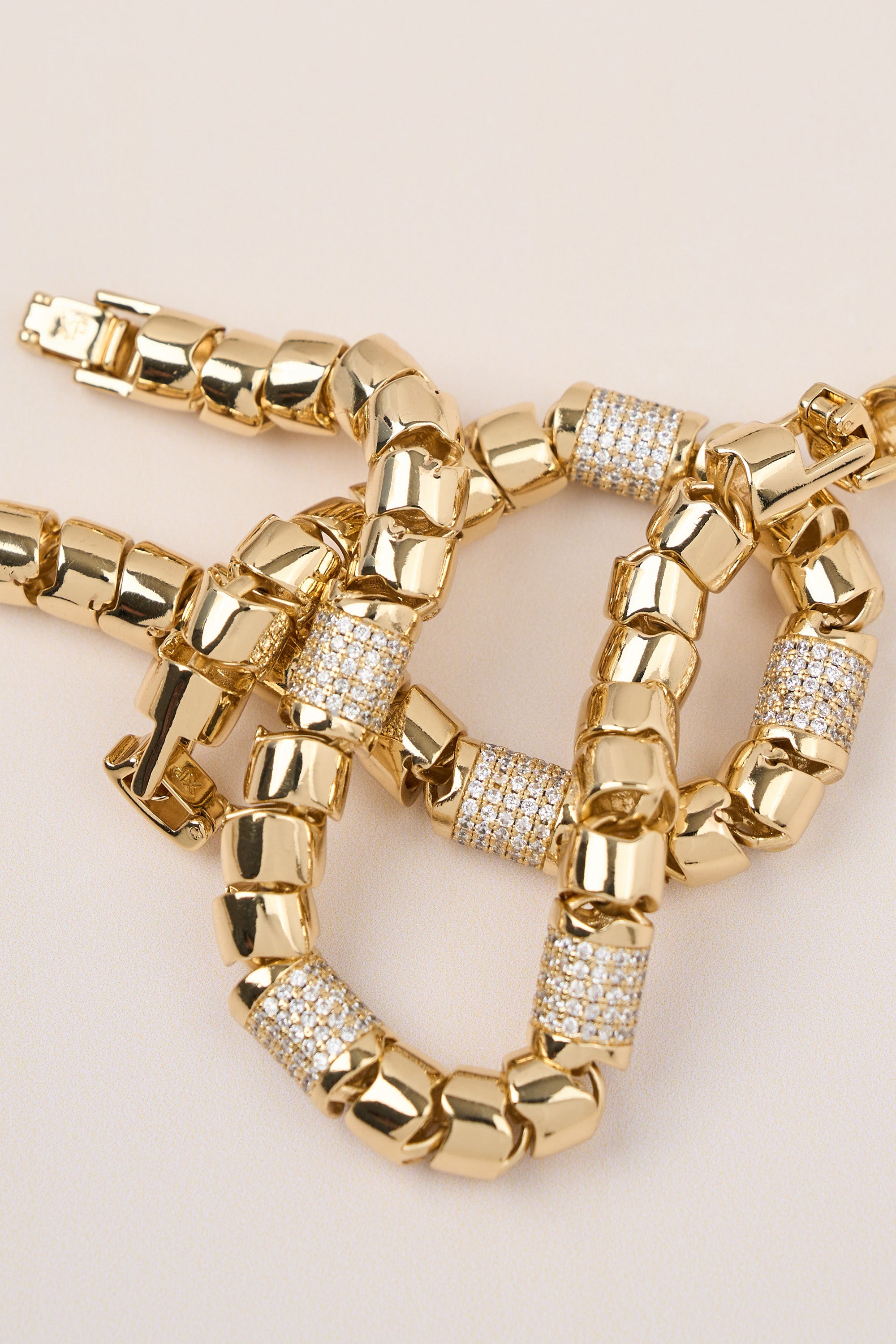 Xuping Zircon Stone Detailed Bracelet Gold 