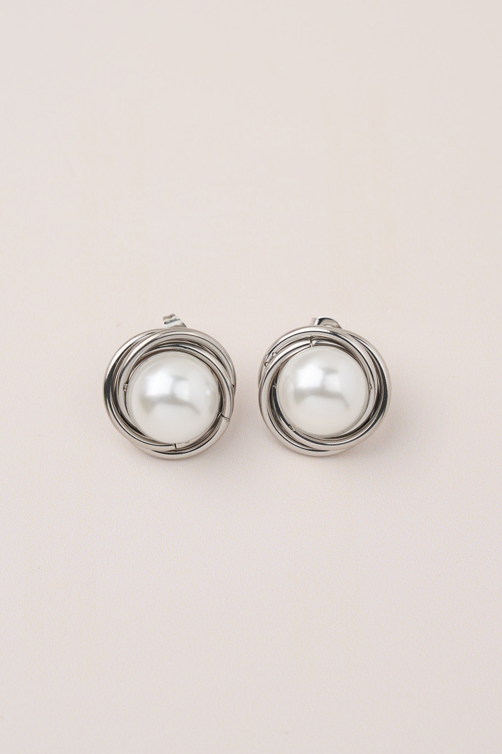 Çelik İncili Küpe Silver