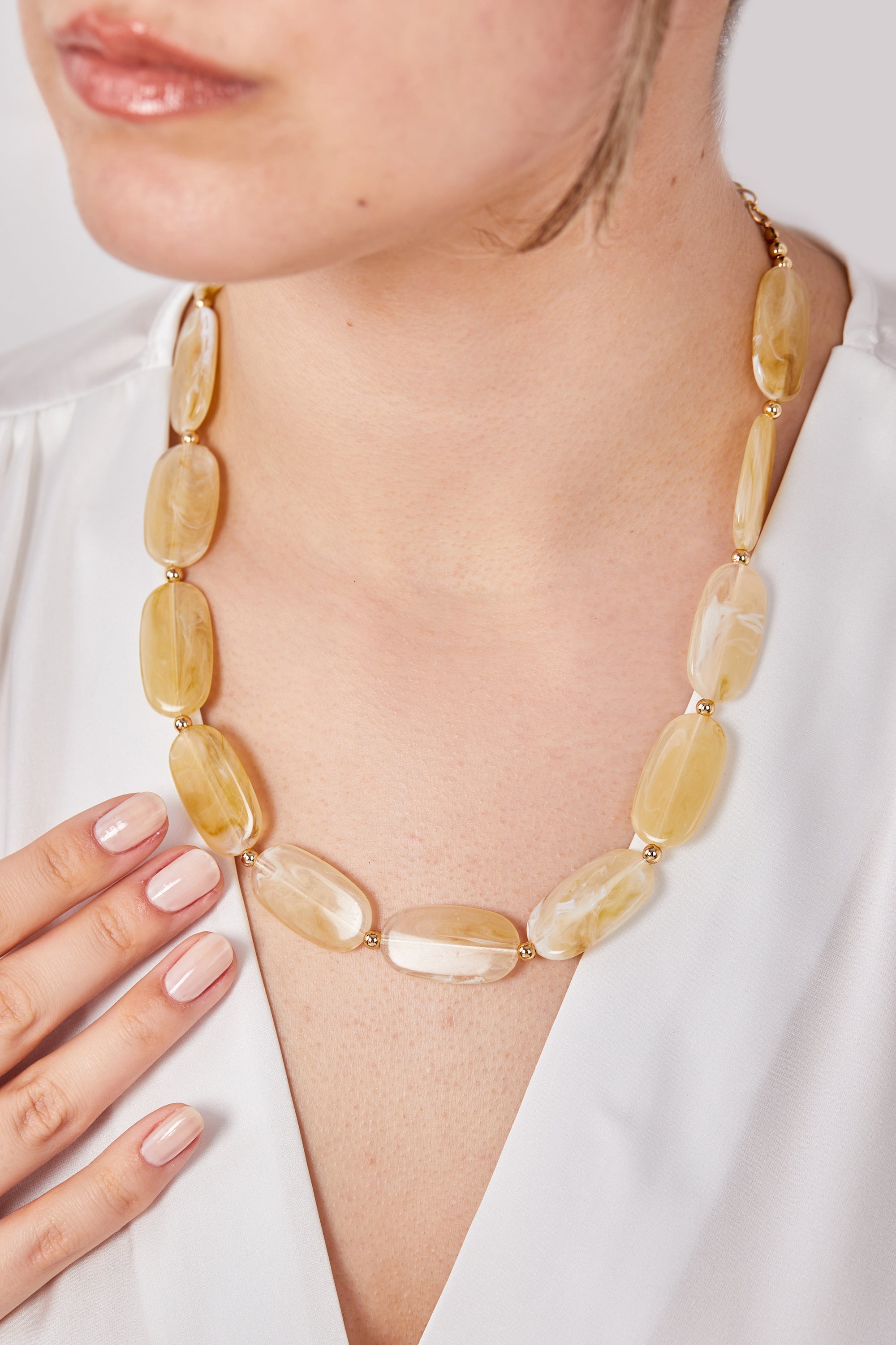 Flat Bead Necklace Beige