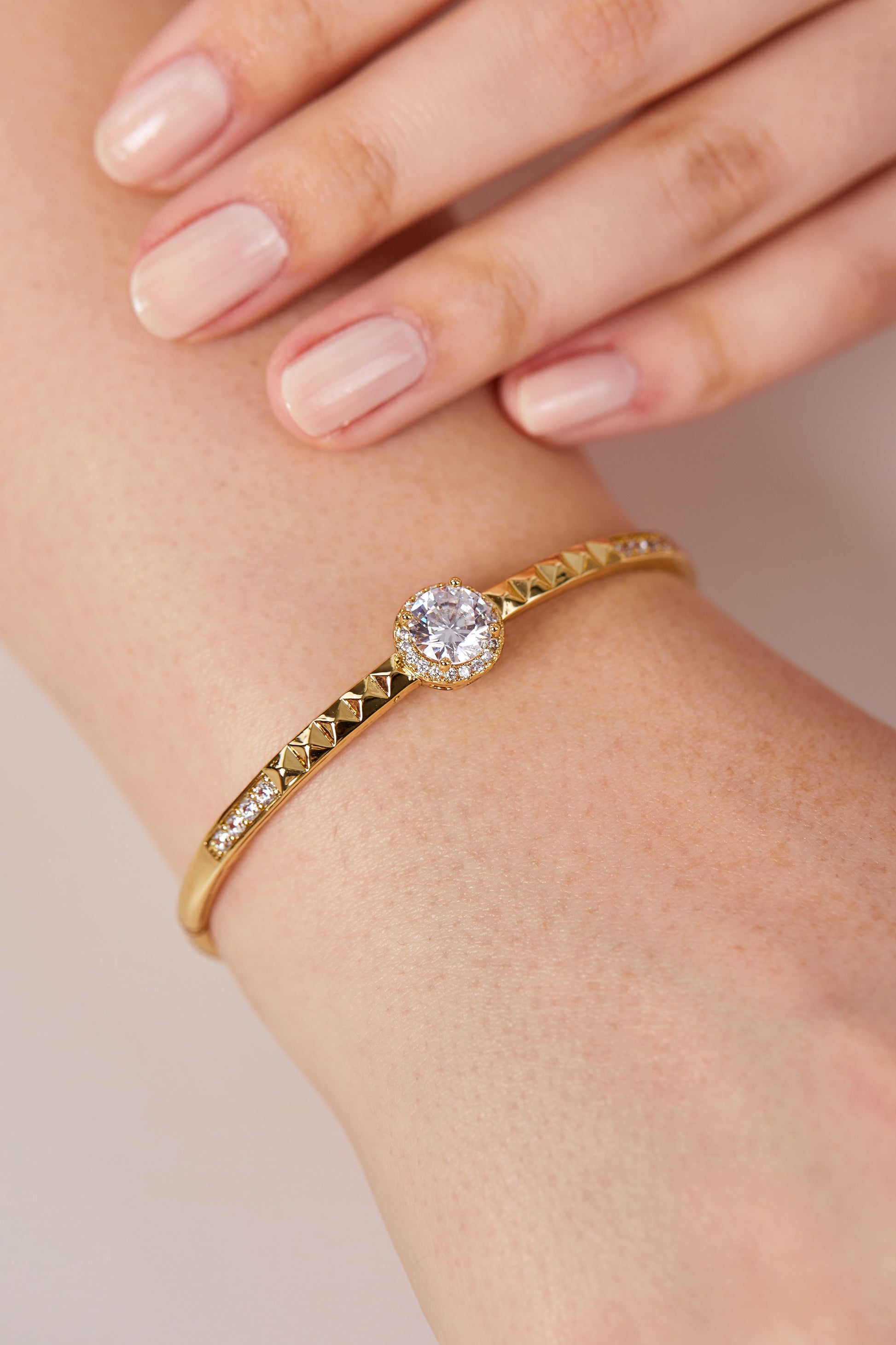 Xuping Amore Cuff Bracelet