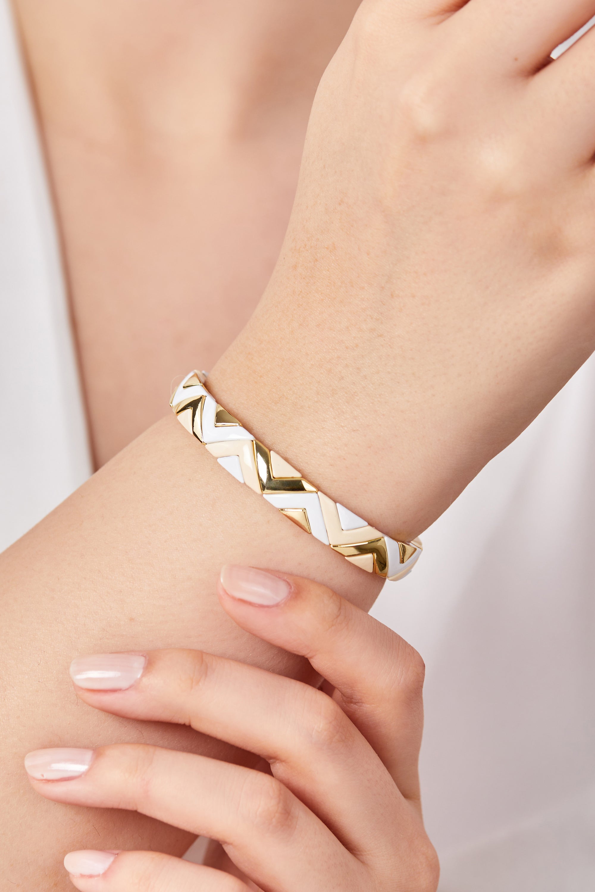 14K Gold Plated Detailed Porcelain Plated Bracelet