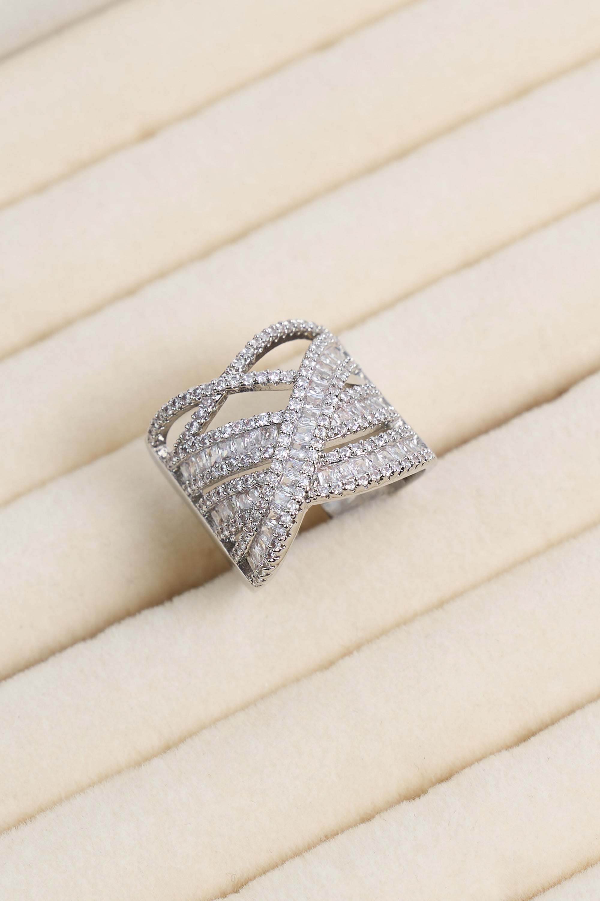 Zirkon Taşlı Marjin Yüzük