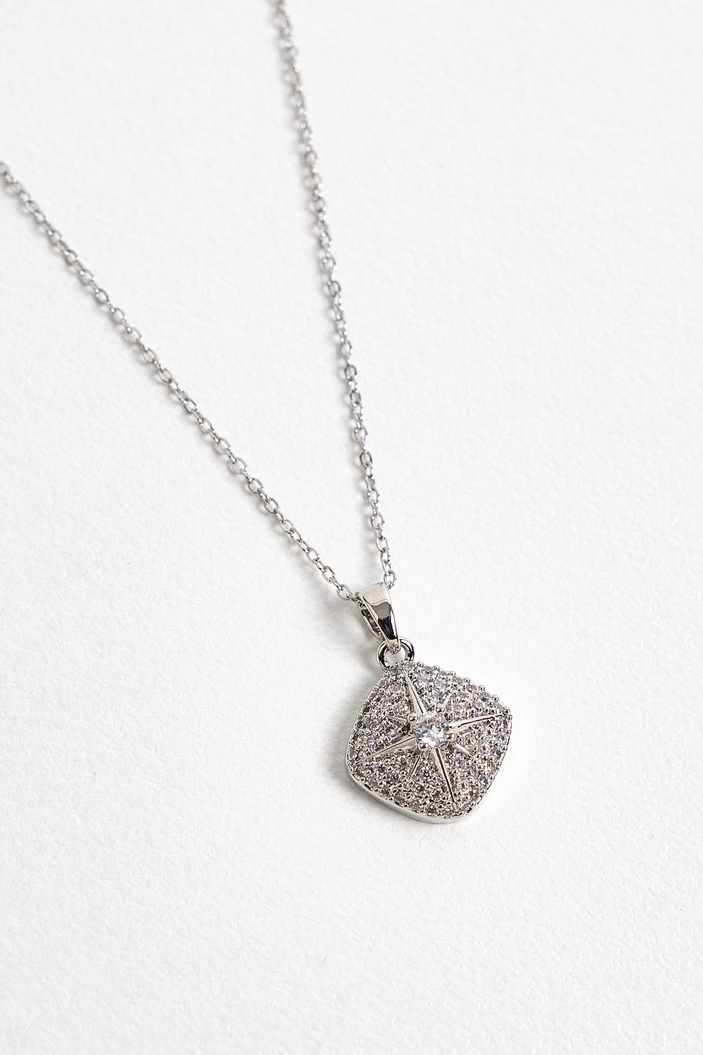 Çelik Zirkon Taşlı Kutup Yıldızı Kolye