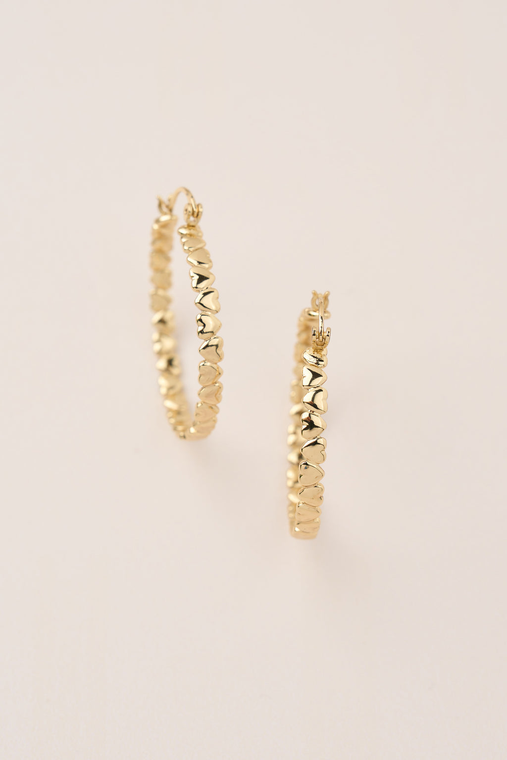 Xuping Mini Heart Pattern Hoop Earrings