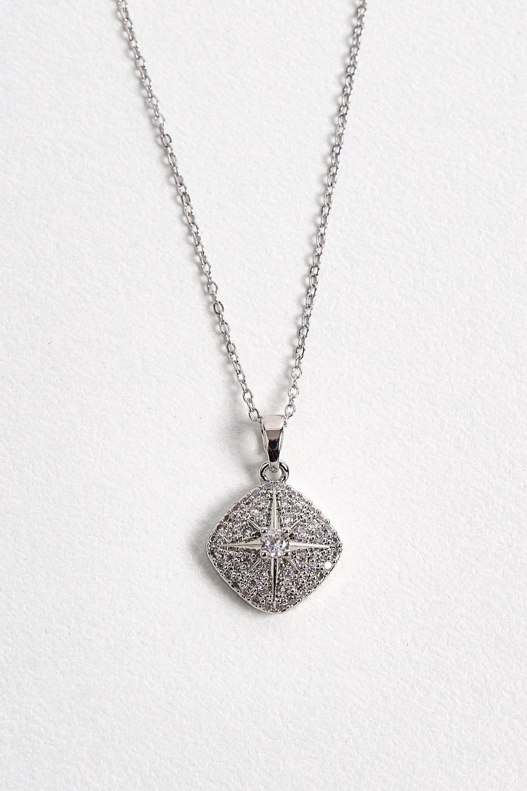 Çelik Zirkon Taşlı Kutup Yıldızı Kolye