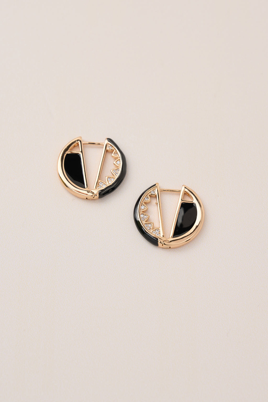 Xuping Pacman Earrings Black