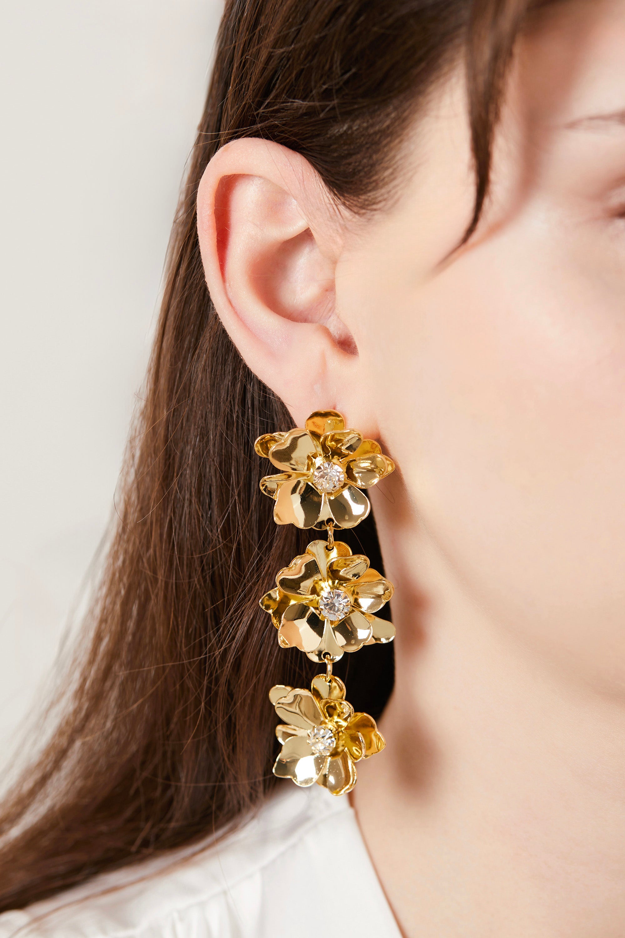 Design Triple Flower Earrings Gold