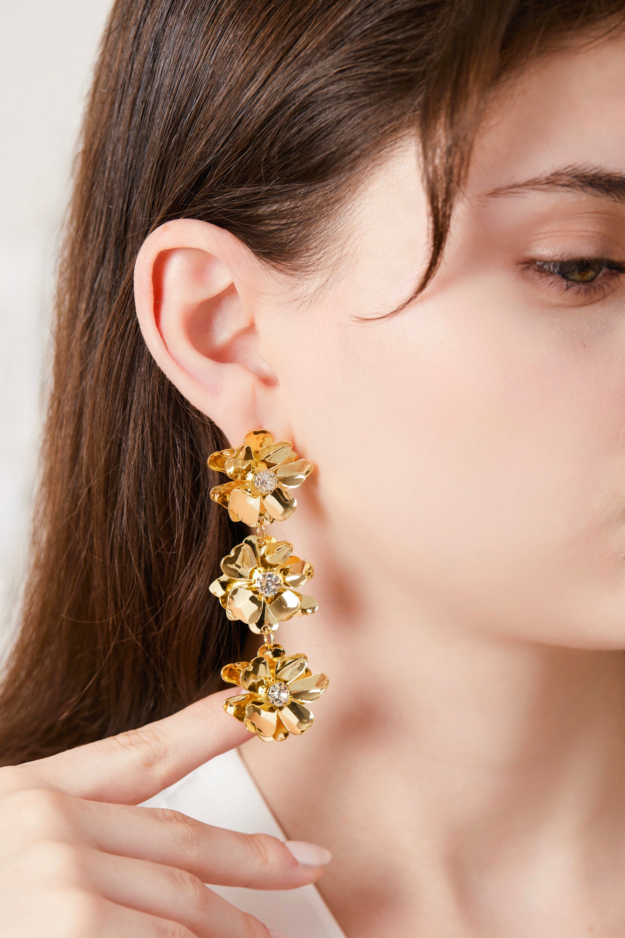Design Triple Flower Earrings Gold