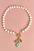 Renk Detaylı Charmlı Gerçek İnci Kolye