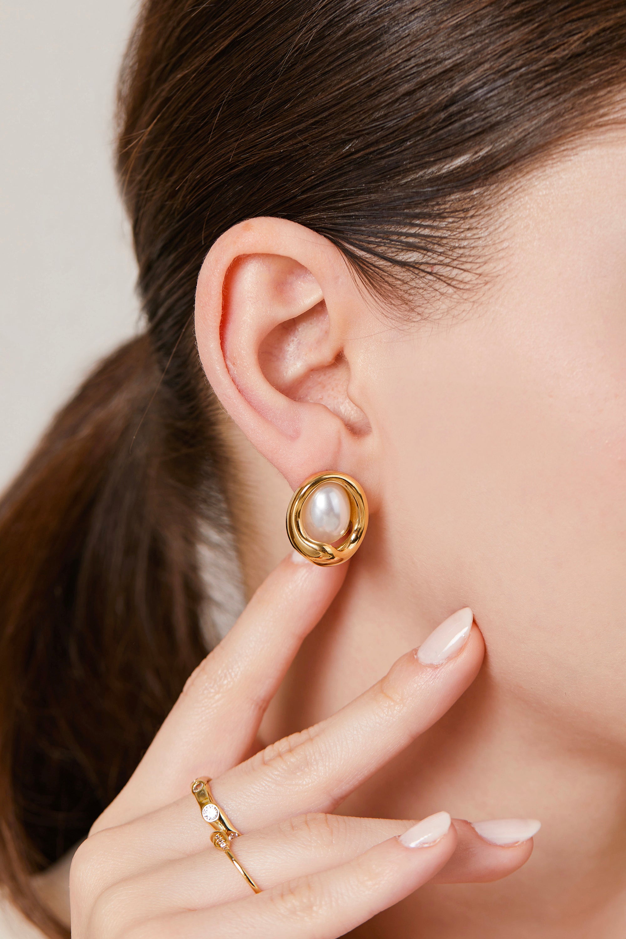 Steel Pearl Earring
