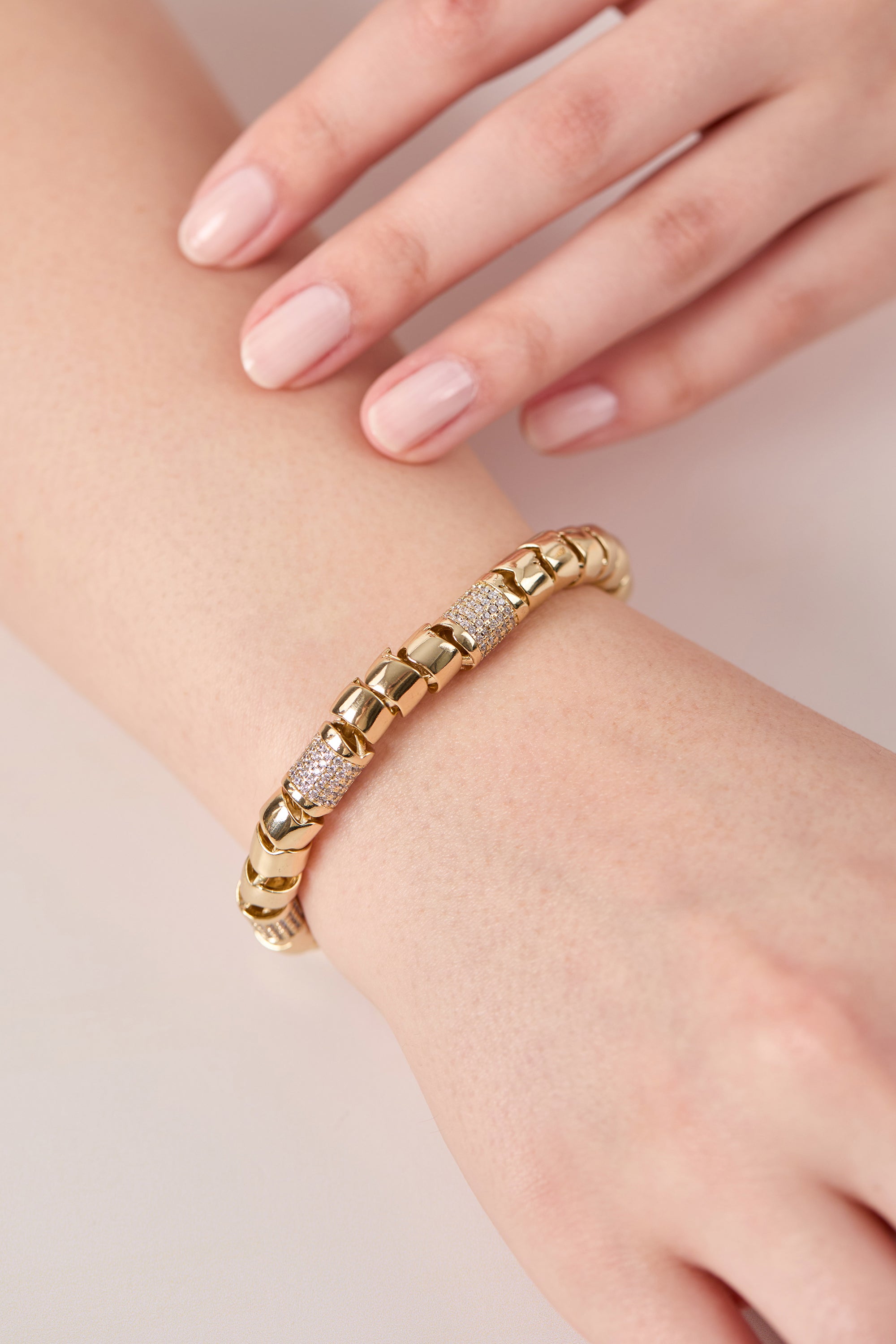 Xuping Zircon Stone Detailed Bracelet Gold 
