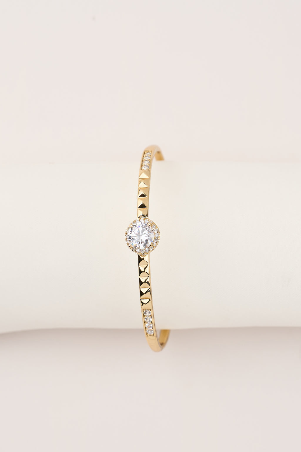 Xuping Amore Cuff Bracelet