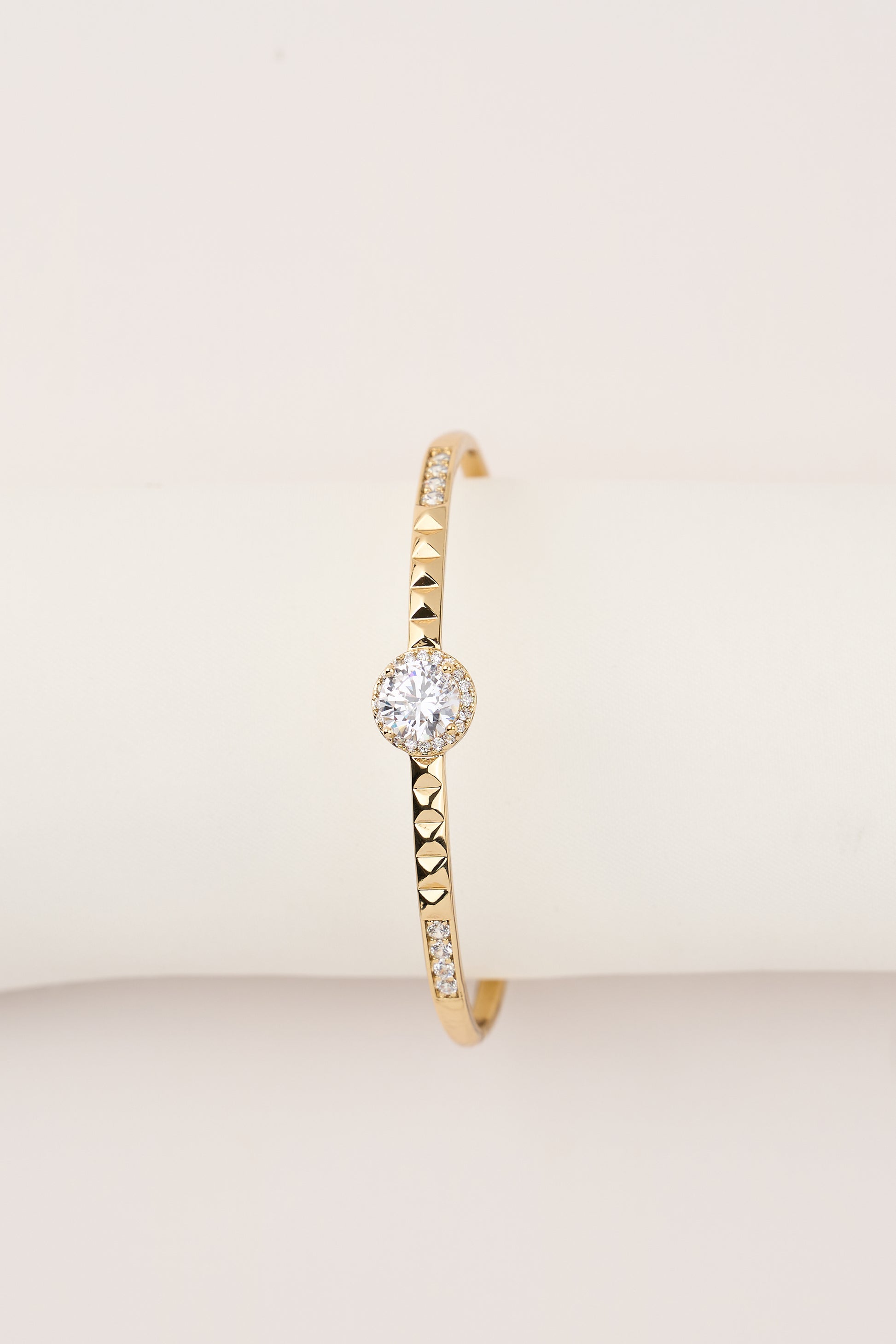 Xuping Amore Cuff Bracelet